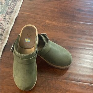 Olive Green women Clogs - Swedish-Inspired Comfort